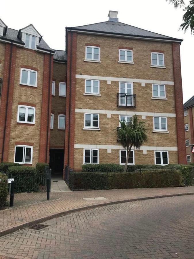 Lovely 3-Bedroom Apartment In Colchester Exterior photo